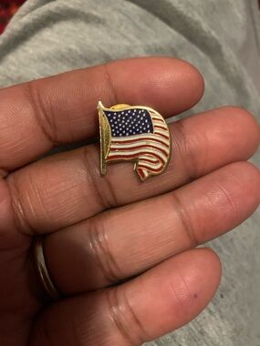Vintage Patriotic American wavy Flag Lapel Pin
